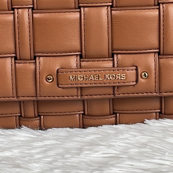 MICHAEL KORS ~ Ivy Large Clutch Crossbody Luggage ~ Vegan Faux Leather ~ NWT! - Picture 2 of 12